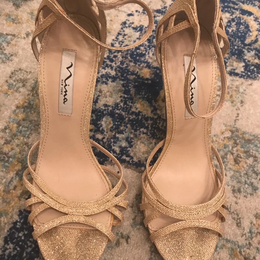 Gold sandals. Back zipper.